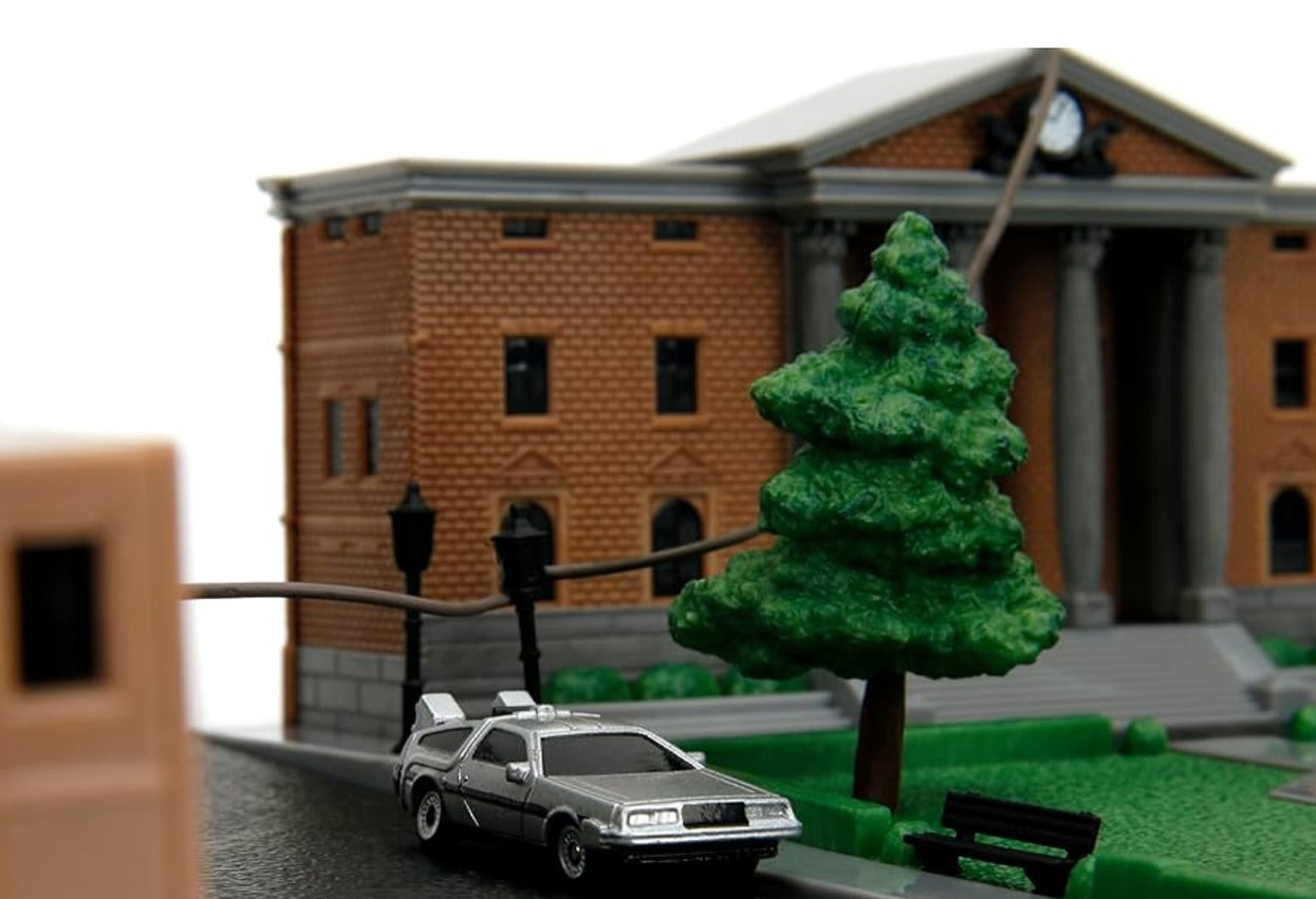 **PRE ORDER** Jada Nano Scene Back to the Future Hill Valley Courthouse – Nano Hollywood