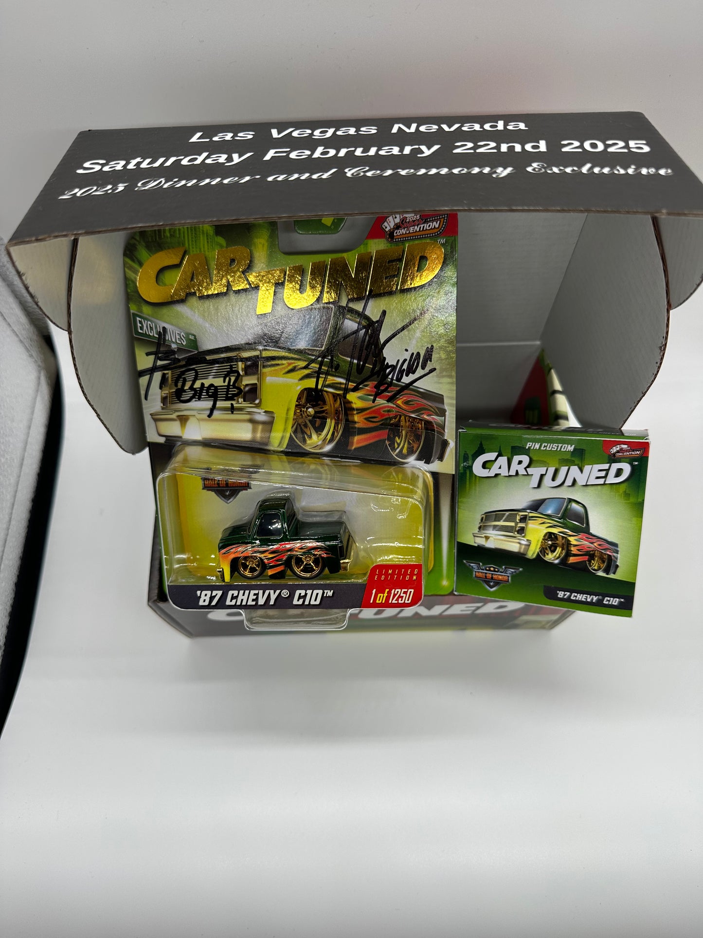 Car Tuned 2025 Las Vegas SuperCon Hall Of Honor Dinner Car Box Set Chevy C10 Signed + Poster's