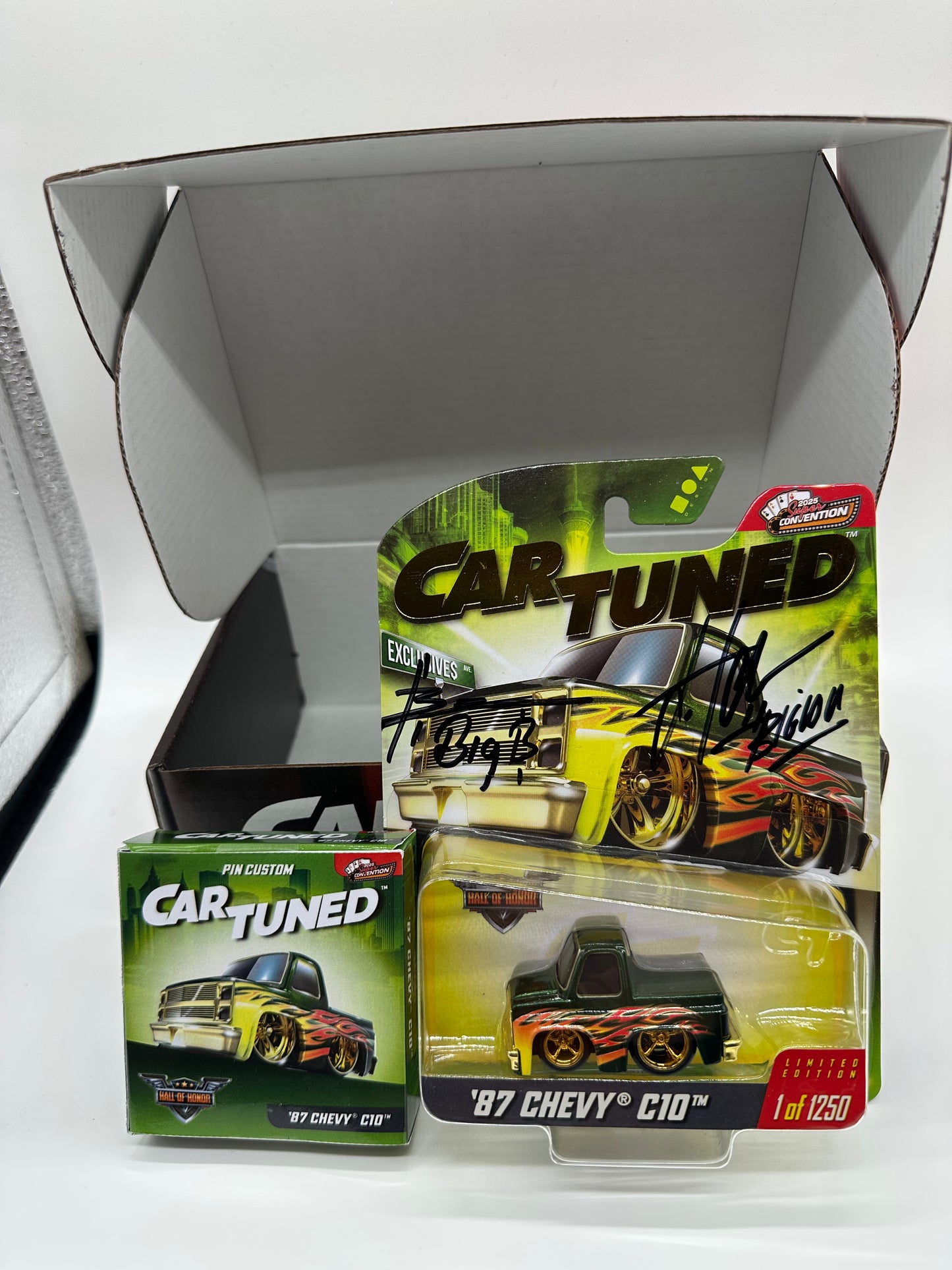 Car Tuned 2025 Las Vegas SuperCon Hall Of Honor Dinner Car Box Set Chevy C10 Signed + Poster's