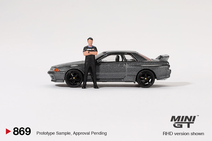 **PRE ORDER** Mini GT Nissan Skyline GT-R (R32) Nismo Gunmetal W/ Matsuda Figure Tsugio Matsuda Collection