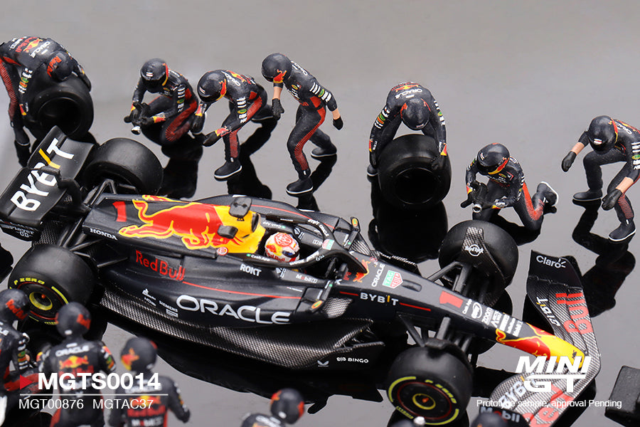 **PRE ORDER** Oracle Red Bull Racing RB19 #1 Max Verstappen 2023 F1 2023 Japanese Grand Prix Pit Crew Set Limited Edition 5000 Sets