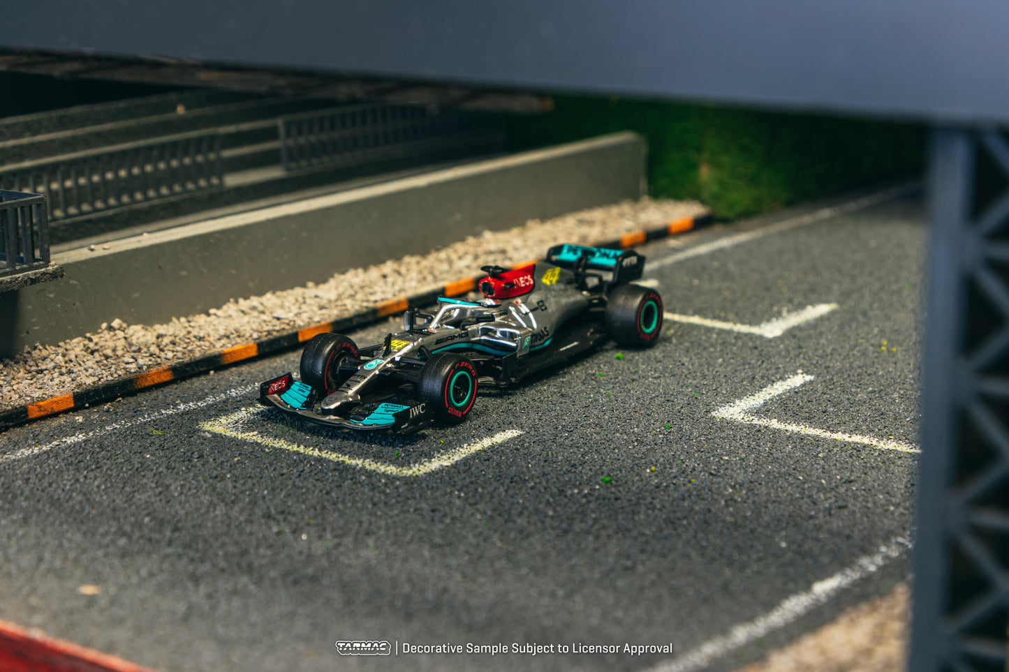 **PRE ORDER** Tarmac Works Mercedes-AMG F1 W12 E Performance Las Vegas Grand Prix Launch Party