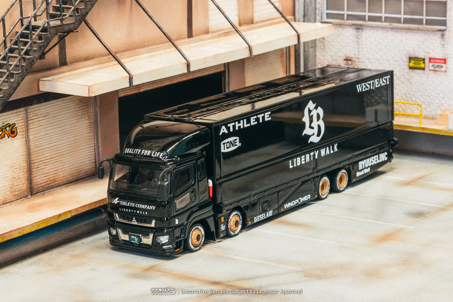 **PRE ORDER** Tarmac Works Mitsubishi Fuso Super Great Liberty Walk LB-Truck