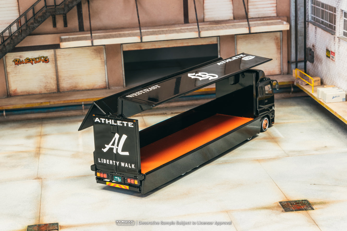 **PRE ORDER** Tarmac Works Mitsubishi Fuso Super Great Liberty Walk LB-Truck