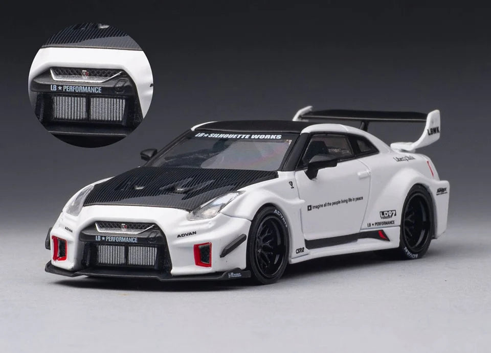 CM Model Nissan R35 GTR - LB Silhouette Works White and Black Carbon