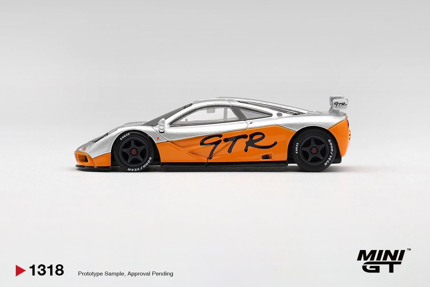 **PRE ORDER** Mini GT McLaren F1 GTR 1995 Presentation MGT01318